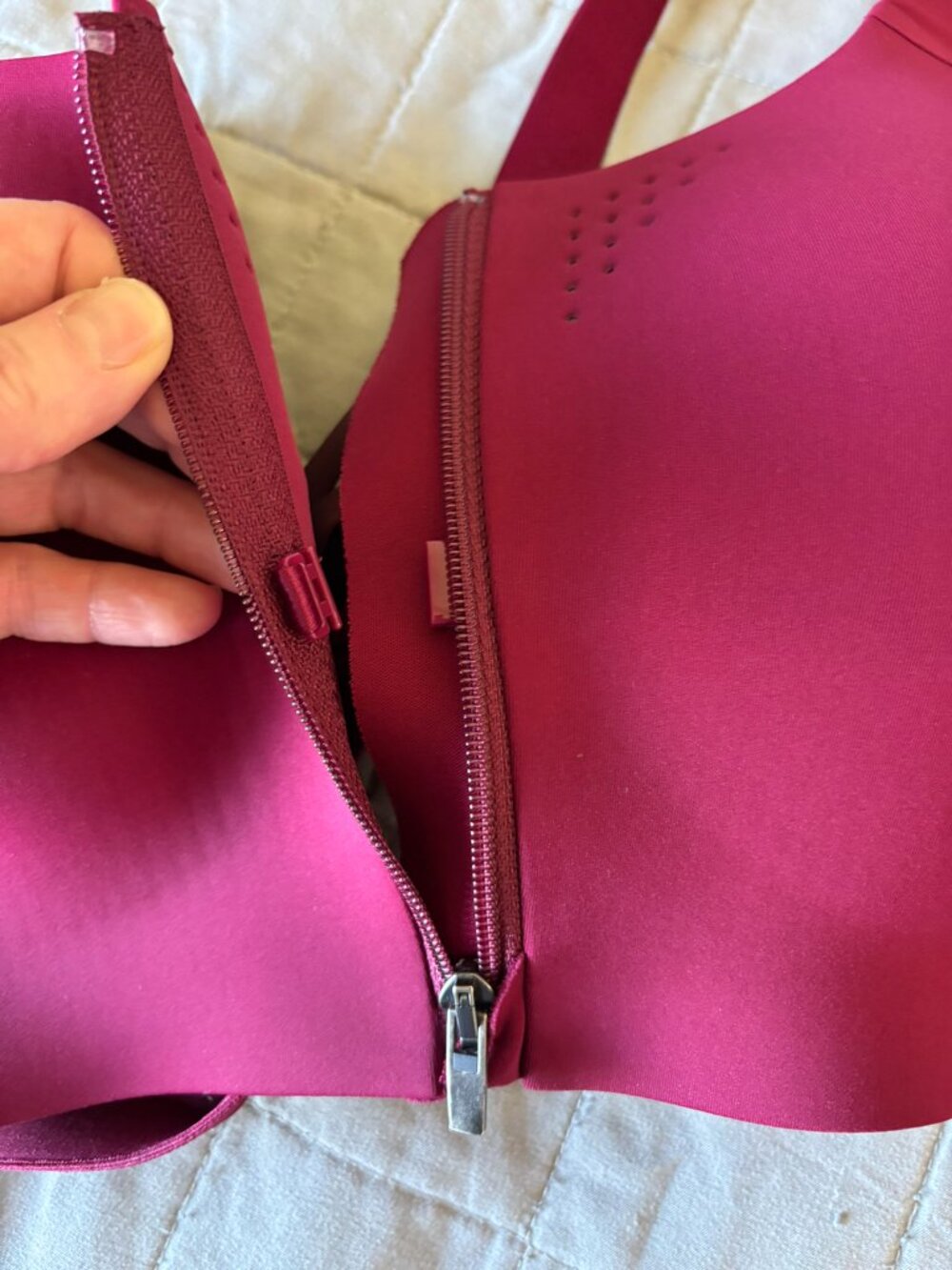 Victoria's Secret Featherweight Max Front Close Sports Bra 34DD Campari Red - Picture 4 of 6